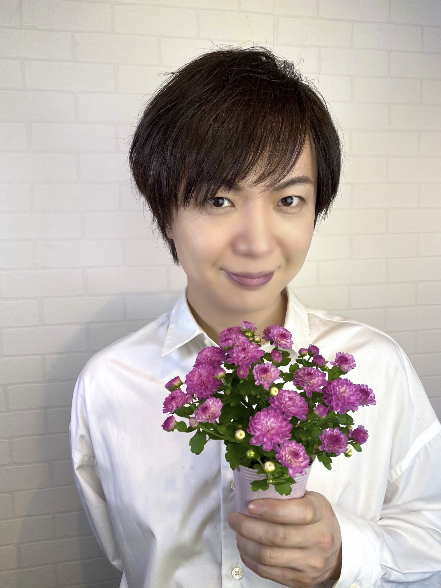竹島宏スタッフ 公式 ガーデンマム ジジ 花言葉は 私はあなたを愛する 落ちついたダークピンクが 秋っぽくていいですね 皆さんへ贈りたい花言葉 今日も１日お疲れ様でした ひろネット 花便り 花言葉 花 花のある生活 花のある暮らし