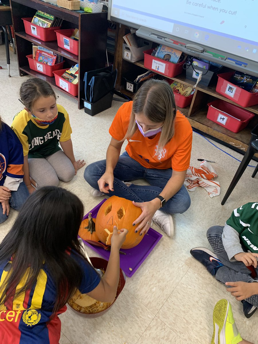 DLevitt11's tweet photo. Fall Fun! This week our Shared Reading was a How-To that taught us how to carve a Jack-o-lantern. Then we just had to try for ourselves, following the steps! Great way to prepare for our upcoming writing unit! @24Kath @CZawatson @LorraineRadice1 #ProudtoBeLB https://t.co/ogYyfP4cl6