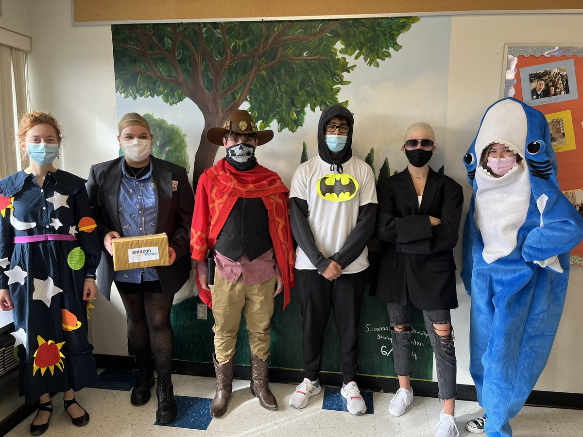 Bison_Caeruleus's tweet photo. Shaker Latin family does Halloween!!!! #latinfam #halloween2021 #j207 https://t.co/9bkwkR0rId