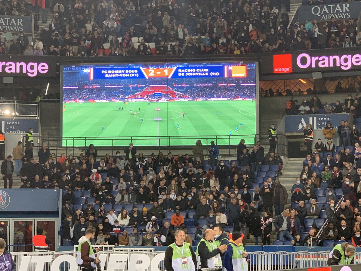 PhilippeWolak's tweet photo. C’était hier soir à la mi-temps de @PSG_inside vs @losclive, l’#OrangeFootballChallenge @OrangeIDF @LPIFF75 au féminin entre #FCBoissysousSaintYon @DistrictFoot91 et @JoinvilleRc ⚽️ certes l’enjeu a pris le dessus sur le jeu mais #OrangePasseurdEmotions @TeamOrangeFoot https://t.co/8LZCTc48J5