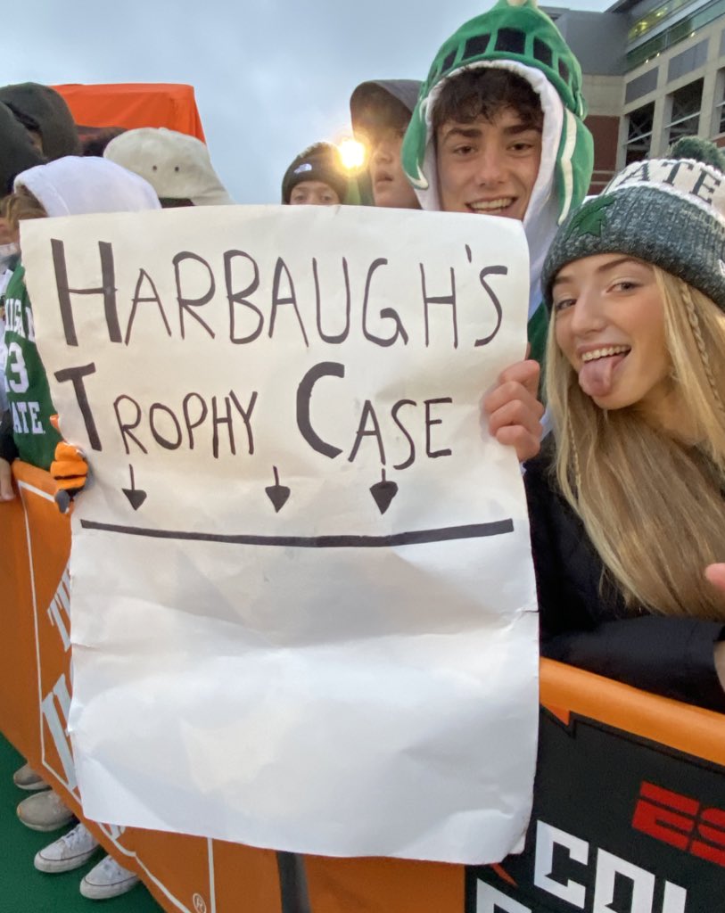 CollegeGameDay's tweet photo. That’s cold 🥶🤣 https://t.co/2v2mJ7d6R8