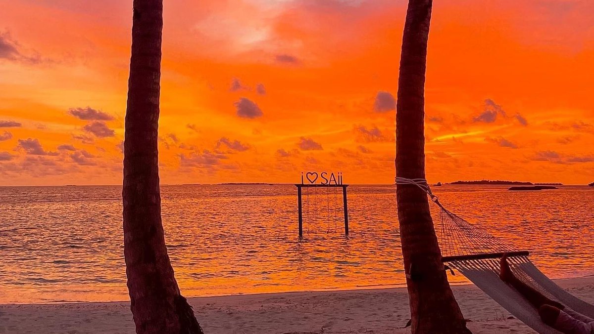 Listen to silence, it has so much to say.” 🔥
📸 @saiilagoonmaldives 😍
.
.
.
.
.
#sunset #nature #photography #sky #saiilagoon #travel #love #photooftheday #landscape #sunsetphotography #beach #naturephotography #instagood #summer #sun #discover #maldives #visitmaldives 🏝🥰