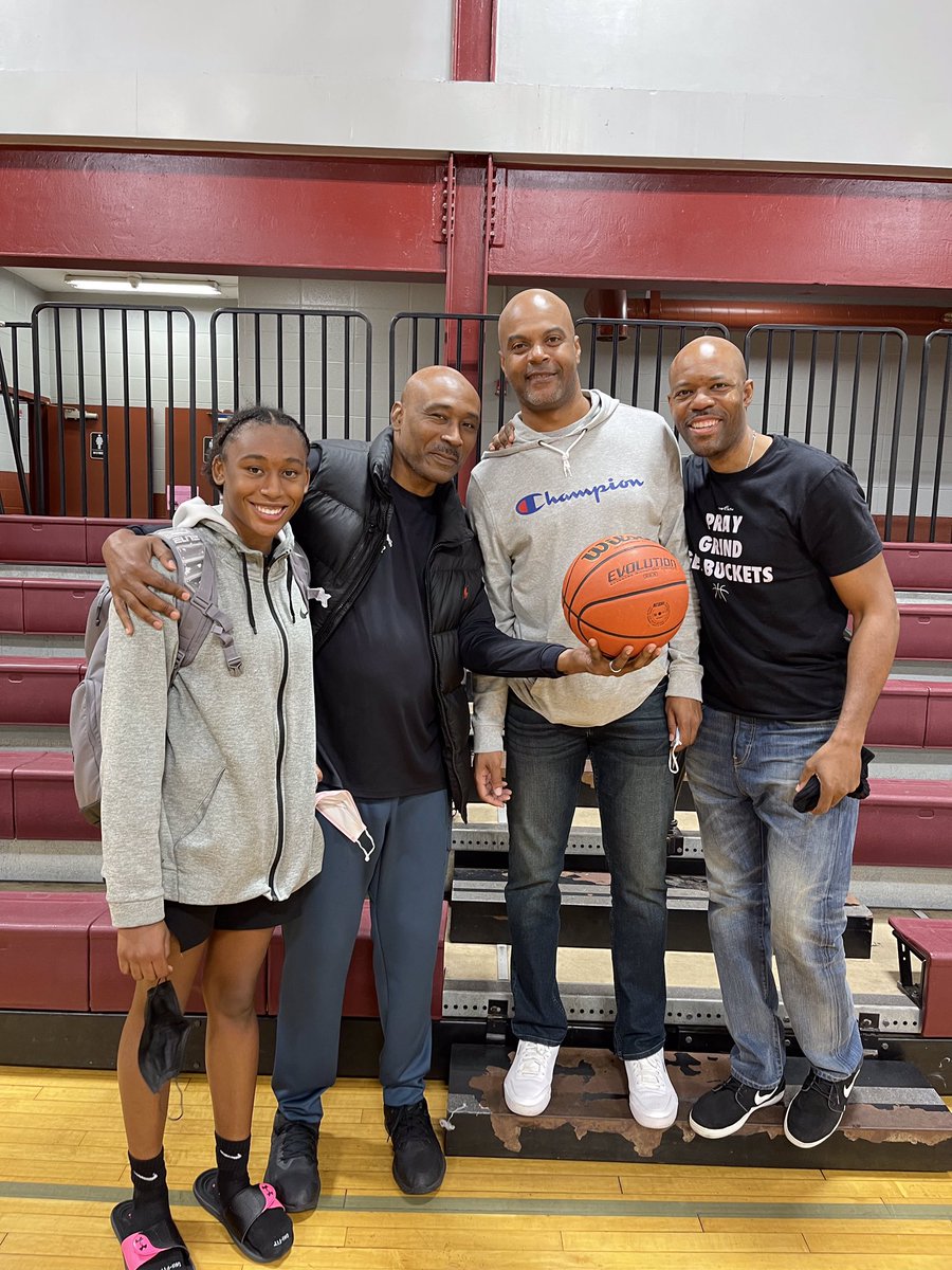 jasoncurry_nyc's tweet photo. I went out to Jersey to see Mikayla Blakes play & bumped into some other pretty cool dudes that I know. 😂🏀 #SheKilled #SuperProud #Goddaughter #StudentAthlete #FamilyTies #CollegeFriends https://t.co/mGzZfp5Nzq