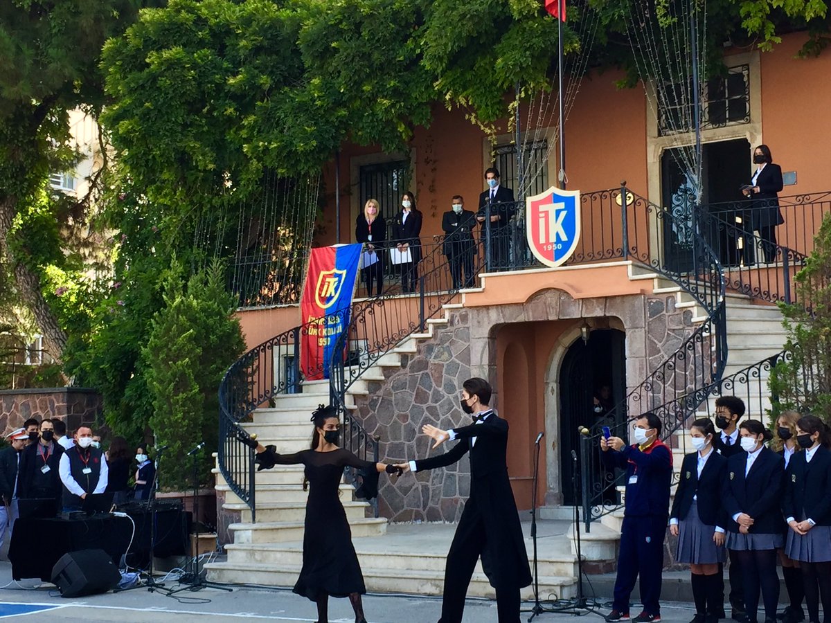Gecesiyle, Gündüzüyle,
Genciyle, Yaşlısıyla, Yüreğimizde Cumhuriyet ve Atatürk sevgisi nesilden nesile hiç sönmeyecek❤️❤️❤️🇹🇷🇹🇷🇹🇷#29ekimcumhuriyetbayramı #izmirözeltürkkoleji  #iyikitklıyım  #29ekim #mustafakemalatatürk.