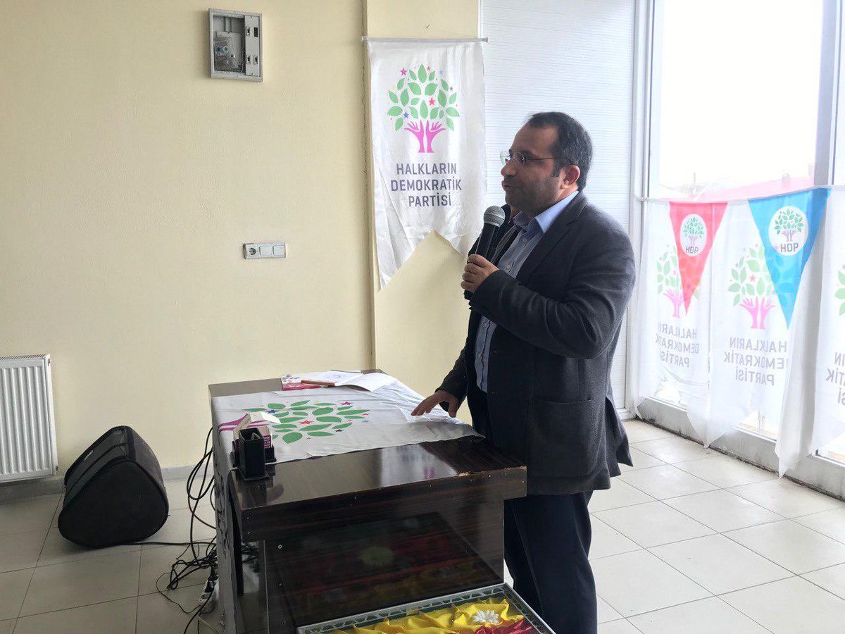 muratsarisac's tweet photo. Em li Ebexê bi beşdariya parlamenter, rêvebir û saziyên me digel gelê xwe yê hêja ne. Hêza me ji sekna malbatên me tê, hêvî bi xwedîderketina gelê me mezin dibe. Bêguman em ê bi yekîtiya miletê xwe serbikevin. #Çaldıran, #Ebex, #HDP ✌️ https://t.co/zRG8sFhBTP