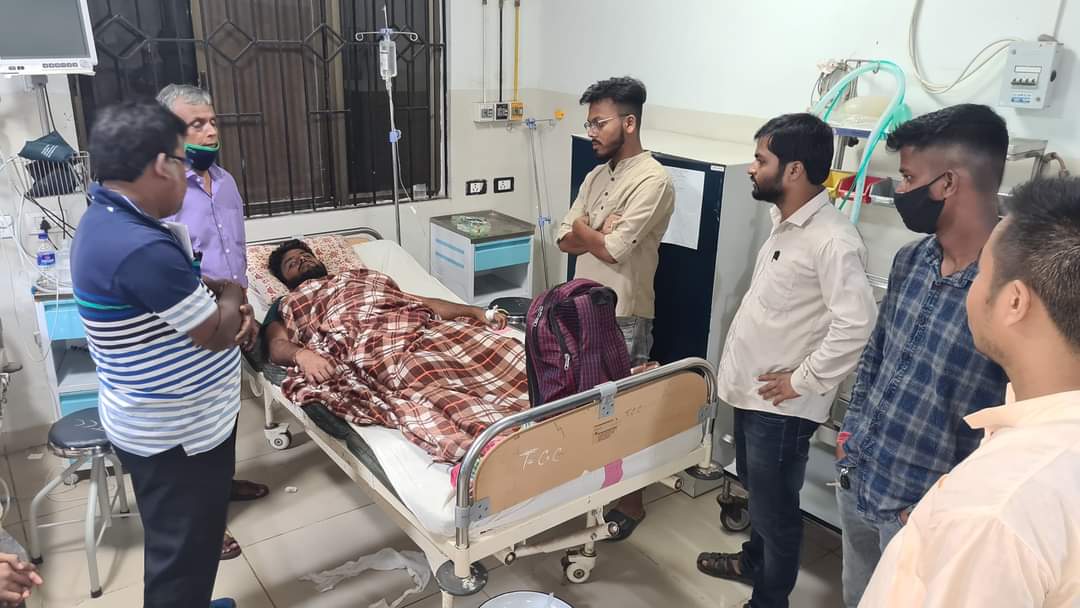 niravkghelani's tweet photo. During membership drive in R.K.I. School Kailashar, Tripura, our karyakarta Sibaji Sengupta is attacked by Jihadis by stabbing a knife in the stomach. He's in critical condition. ABVP strongly condemn this jihadi act and demands immediate action against the culprits. https://t.co/OpjEpgmzQP