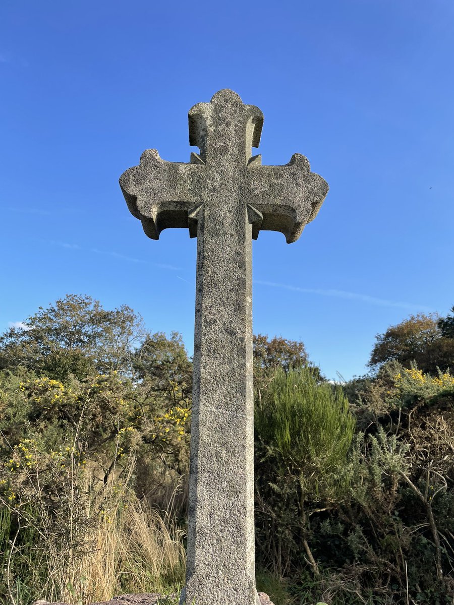 CharlesAslangul's tweet photo. « L’enracinement est peut être le besoin le plus important et le plus méconnu de l’âme humaine ». #Breizh #Bretagne https://t.co/LOnKRMlpjK