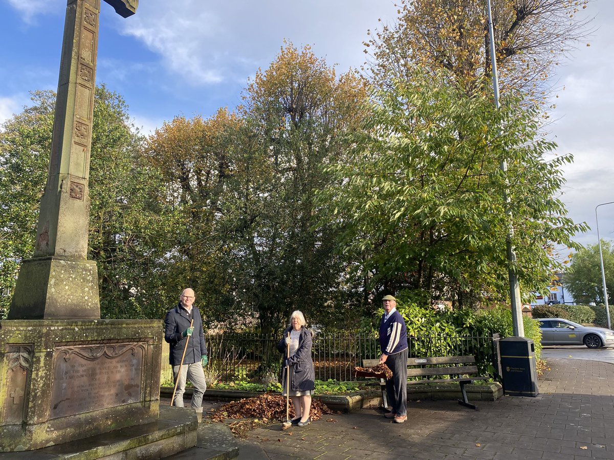 AdamLangan4's tweet photo. Productive morning spent tidying up the war memorial in Hoole with @richardbeacham and other residents. In preparation for the service at 10.45 on the 11/11/2021 - feel free to come along https://t.co/WPkUTsOEnW