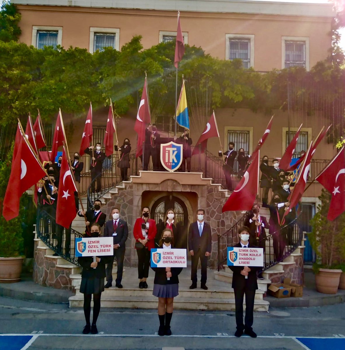ErsoyyFiliz's tweet photo. TheTeam❤️❤️❤️ https://t.co/Aa4ChTEDSW