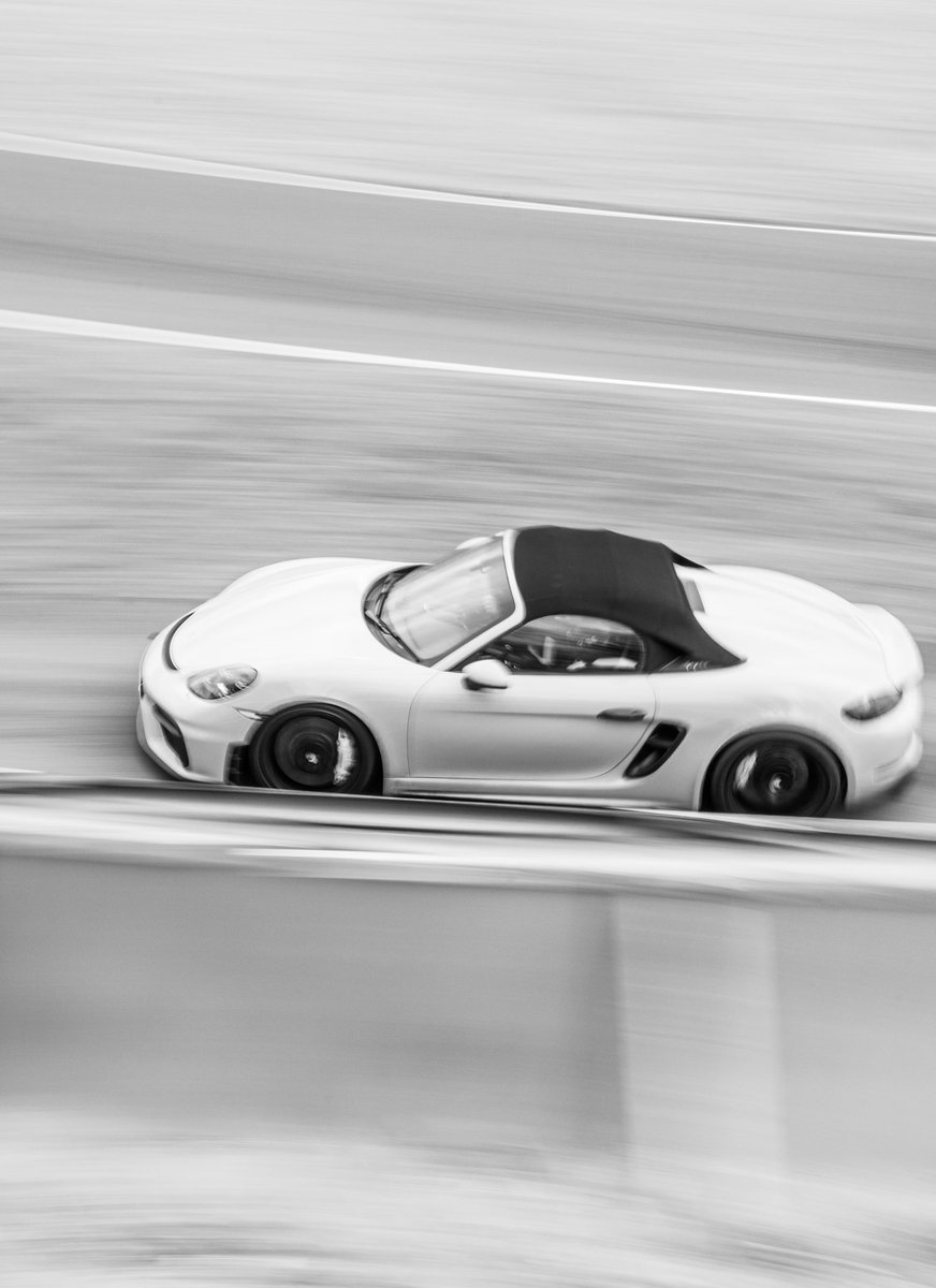 SCSPORSCHE's tweet photo. Our track day @CastleCombeUK #scsporsche#castlecombeuk https://t.co/DT98cNEokJ
