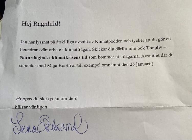 Klimatpodden's tweet photo. @Klimatpodden har världens bästa lyssnare! Tänk att få ett sånt här fint brev och boken Torpliv- Naturdagbok i klimatkrisens tid, av journalisten och författaren Lena Ekstrand.
🙂 Tack!!!🙏🏻❤️🌏
#klimat #klimatkris #torpliv #natur #klimatpodden https://t.co/kwHTydw64B