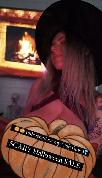 Sub to my Onlyfans tonite to see it all ?? scarily swollen pumpkins await you ? https://t.co/2CJMQ7cWBr