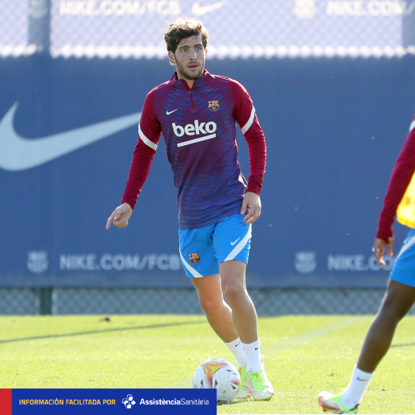 FCBarcelona_es's tweet photo. ‼ COMUNICADO MÉDICO

El jugador del primer equipo Sergi Roberto tiene una elongación en el cuádriceps del muslo derecho. Es baja y la evolución marcará su disponibilidad https://t.co/xk6EQDTtNy