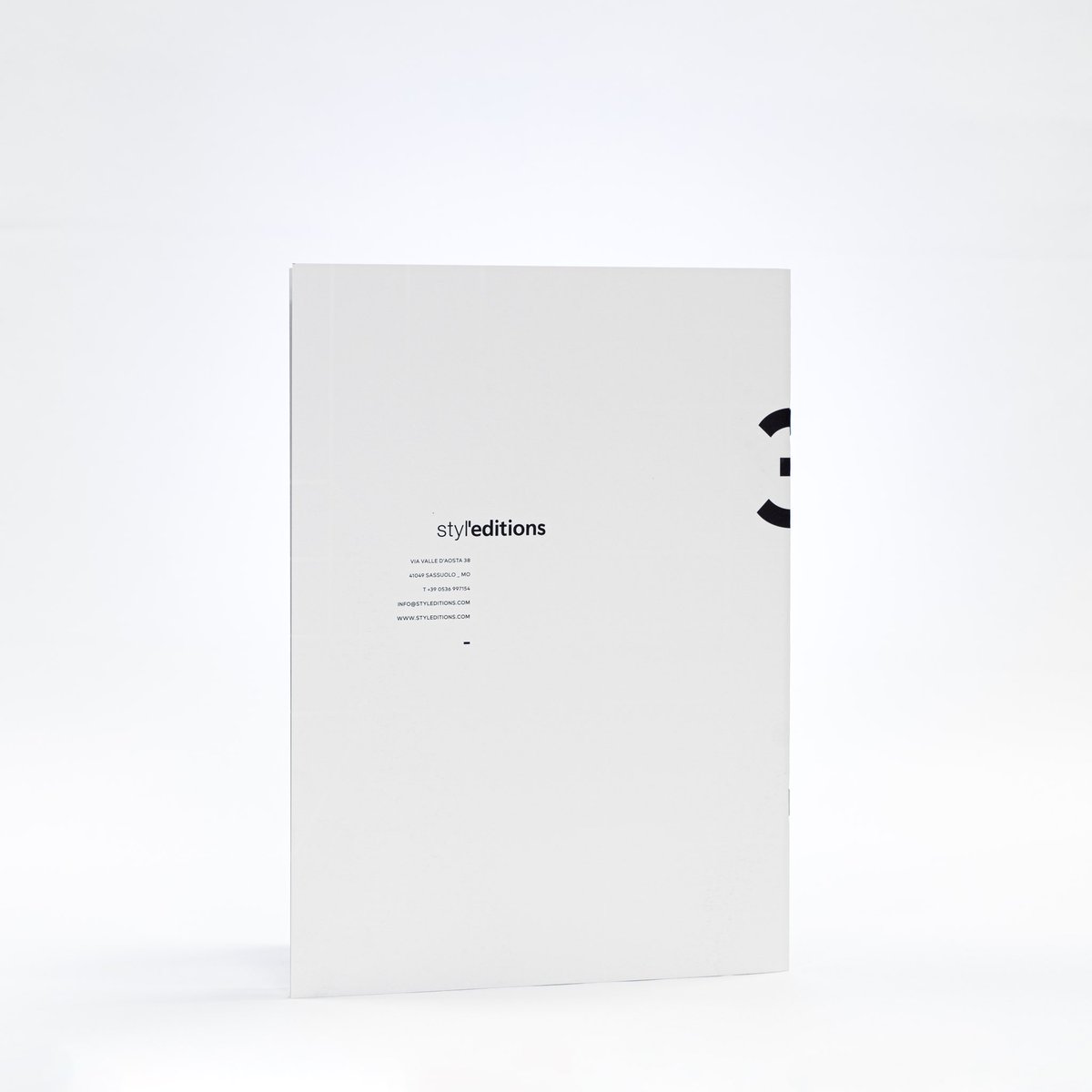 gumdesign_gab's tweet photo. The new coordinated image of the styl'editions company - designed by gumdesign - is applied to all communication and sees in the new catalogs an example of formal and graphic cleanliness, functional for product communication. #styleditions #catalogue #graphicdesign #gumdesign https://t.co/fosG3zemrg