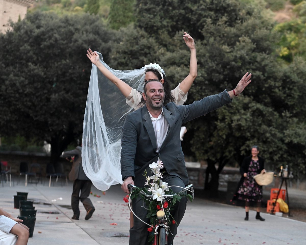 ajuntaeslida's tweet photo. 😀 Les Jornades Eslida Integra oferiran l'espectacle de teatre de carrer "Buenas noches, Europa", de la companyia Animasur (Granada) ⏰ Diumenge a les 19:30 h 📍 Plaça Mestre Arnau #eslidaintegra https://t.co/SXPvEgmatZ