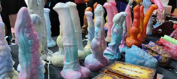 Watch NOTHOSAUR Aliexpress Official Store's leaked NSFW photo on TwXstars