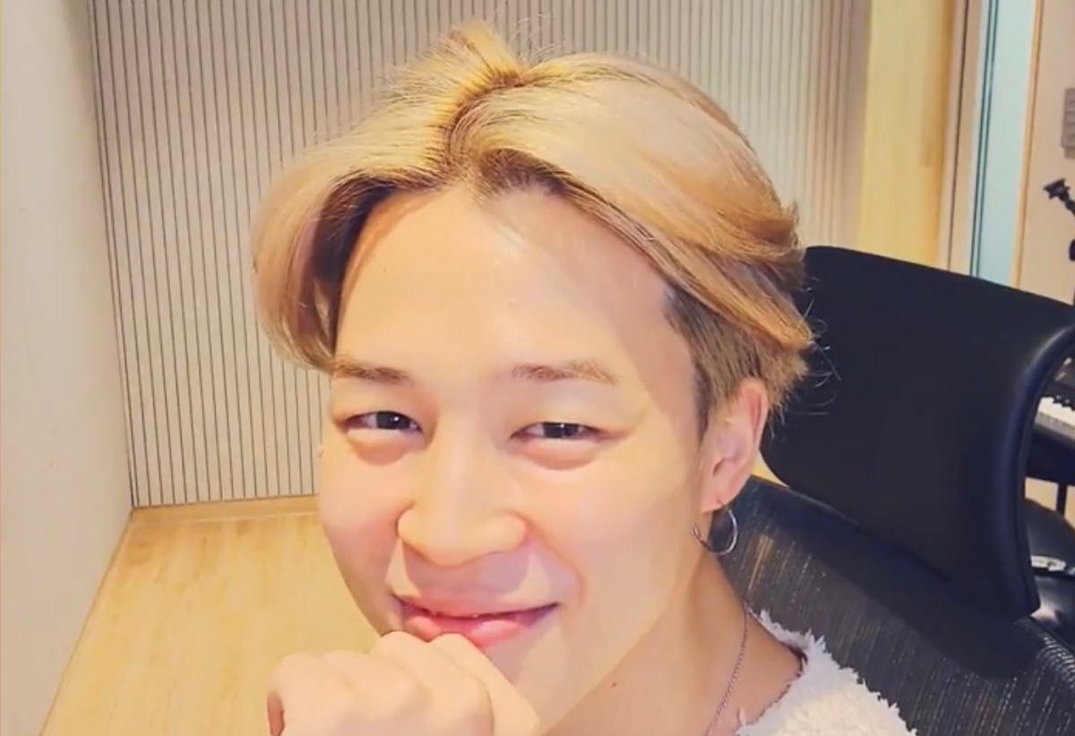 lovelly_0309's tweet photo. 지민이랑 눈마주쳤으면 앑맘하고 가세요!!
I vote #Butter  for #TheSong at #PCAs  @BTS_twt https://t.co/u9sVjXccD3