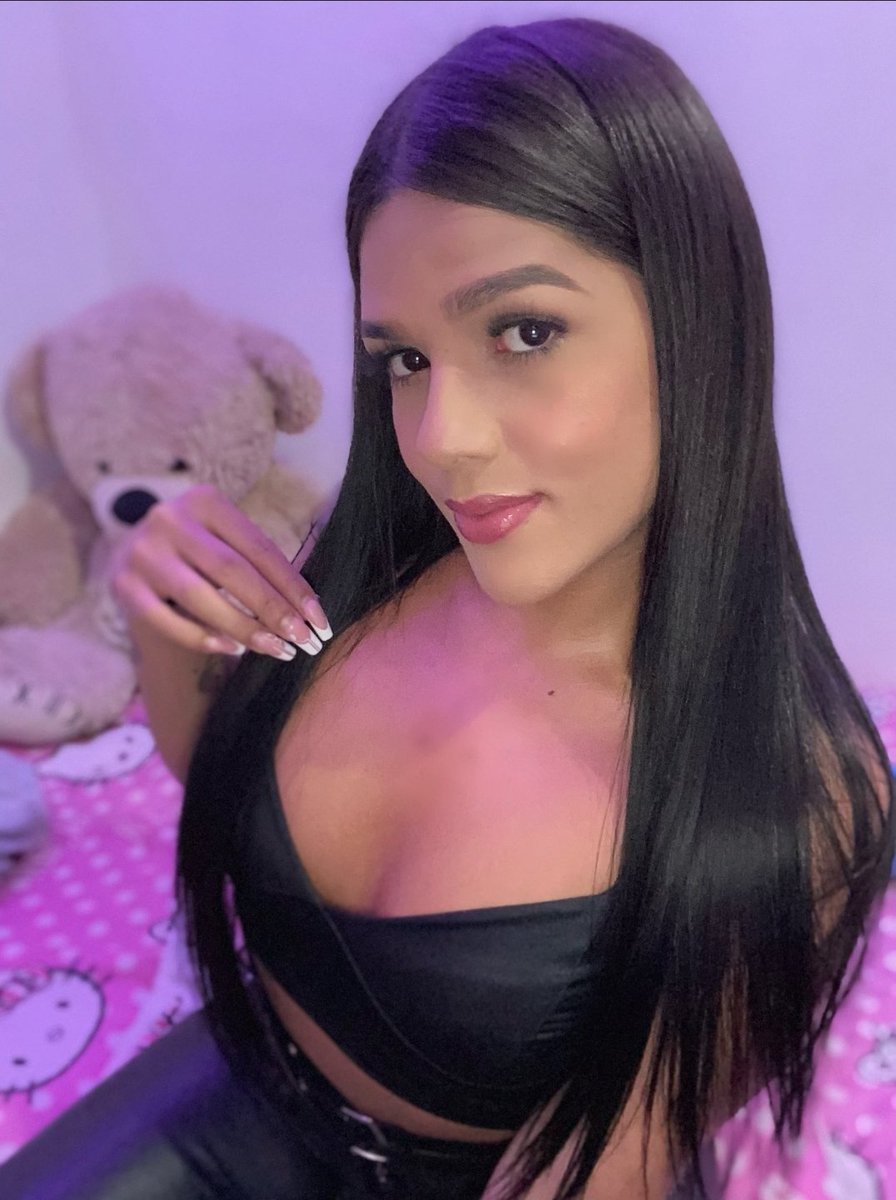 sofialujan03's tweet photo. Si llegamos a muchos rt me quito una prenda ❤ https://t.co/hA4I9JRtmw
