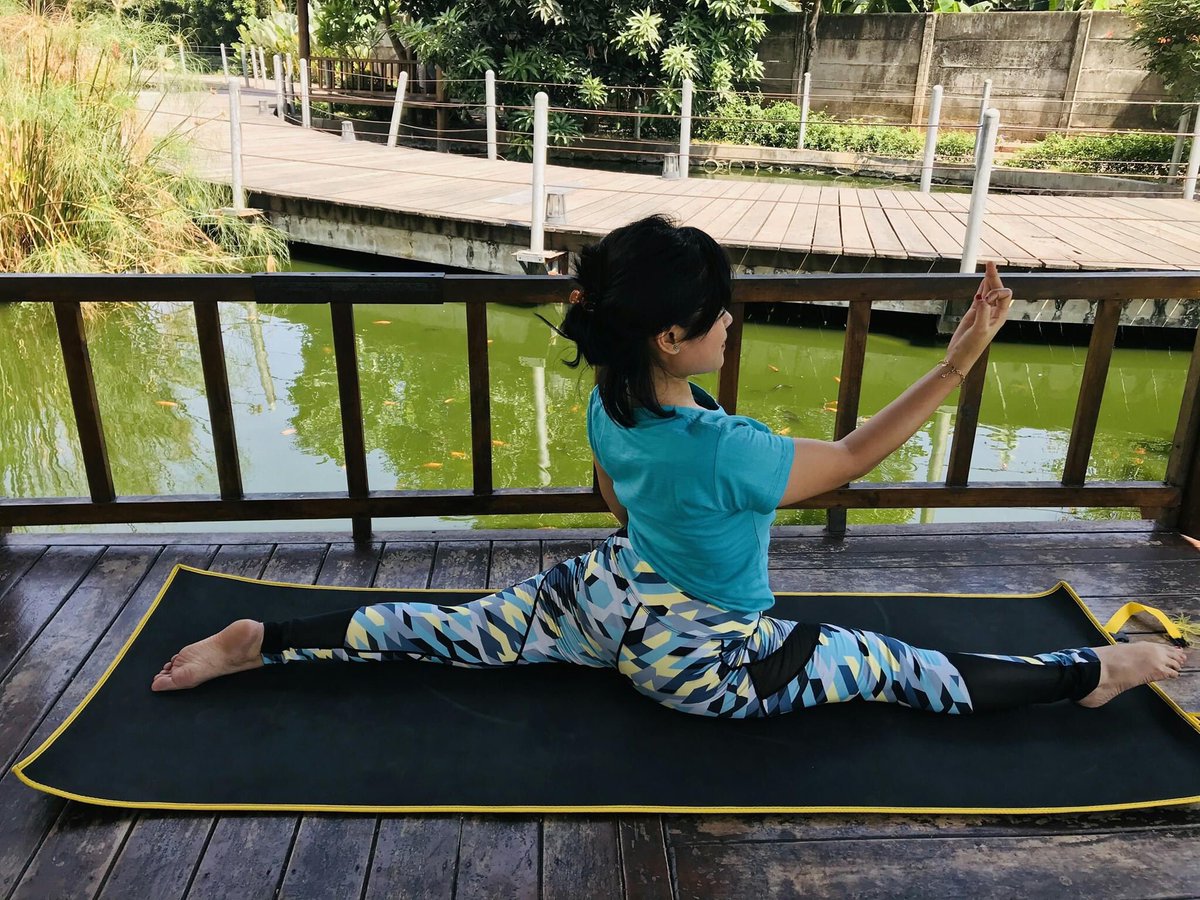 YogaFinta's tweet photo. Stay healthy and strong everyone 
Namaste 🙏👇👇
https://t.co/wJlM9Y3eFn
:
#yoga #yogapose #yogapractice #YogaChallenge #workout #workoutmotivation #FitnessGirl #FitnessGoals #healthylifestyle #health #StaySafe #StayStrong #BeHappy #namaste #meditation #enjoylife #weekendvibes https://t.co/4fnWmknC6H