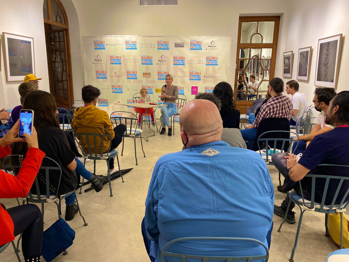 En <a href="/conofest/">CONOFEST - International (Short) Film Festival</a> hablamos de conciliación y de su crucial función para las #filmmakers. 

Pues aquí tenéis un ejemplo en el <a href="/EVOLUTIONIFF/">Evolution Mallorca International Film Festival</a> con @SandraSeeling &amp; su pequeñuela. 🥰

Recordad este maravilloso proyecto: 
👉<a href="/CoofilmM/">Coofilm Residencias, cine colaborativo x mujeres</a> 👈

#conocongrats #conciliacion #coofilm #emiff #emiff21