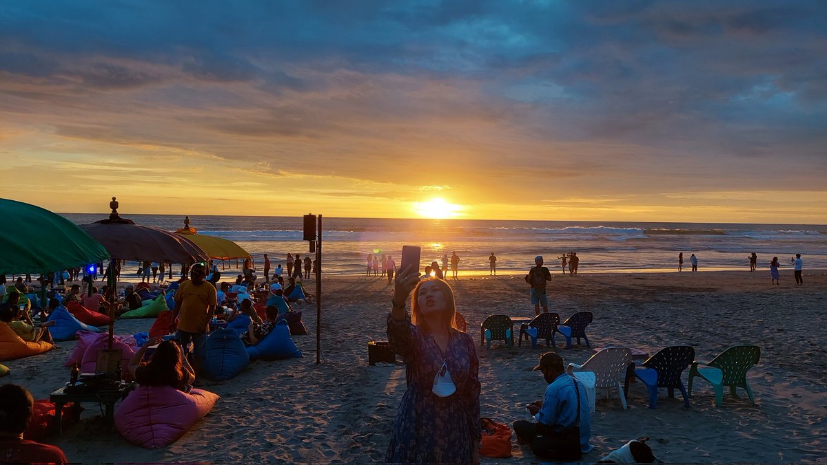 Sunset di tanah anarki