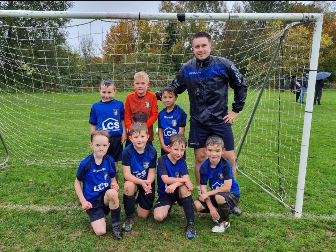 Our under 8s played Ringmer this morning. Looking at their faces I don't think the weather put them off! The team are improving week on week, scoring goals and most importantly enjoying their football. Well done to our U8s and everyone involved this morning. ⚽️  #UpTheSeds