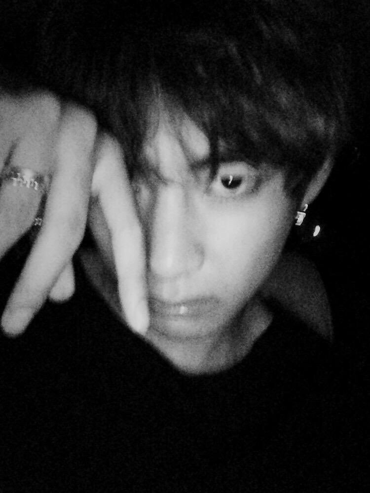 taehyung pics tweet media