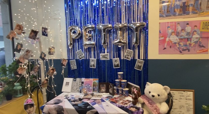 adorable_1028's tweet photo. #윤성아_너의_태양은_평생_빛날꺼야
#제일_빛나는_별_윤성아_생일축하해

입구에서부터 이쁜 윤성이로 가득해서 너무
행복했어요💗곰도리 마카롱도 짱귀여워요!! 이쁜 카페 열어주셔서 감사합니다🤍🤍 https://t.co/eKRV9nsu8W