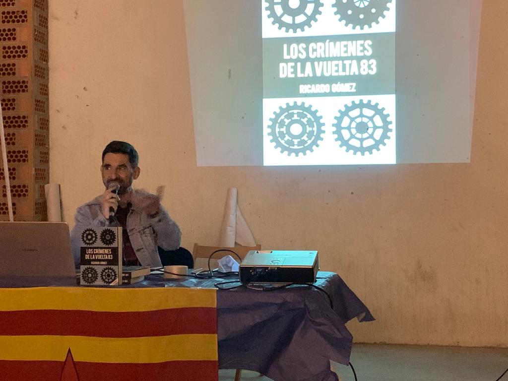 Un abrazo gigantesco para Artieda.
Y muy feliz por haber compartido la presentación con Alfonso de Ixo Rai! y el resto del grupo.
Jopé, se me agotaron los libros. Increíble.