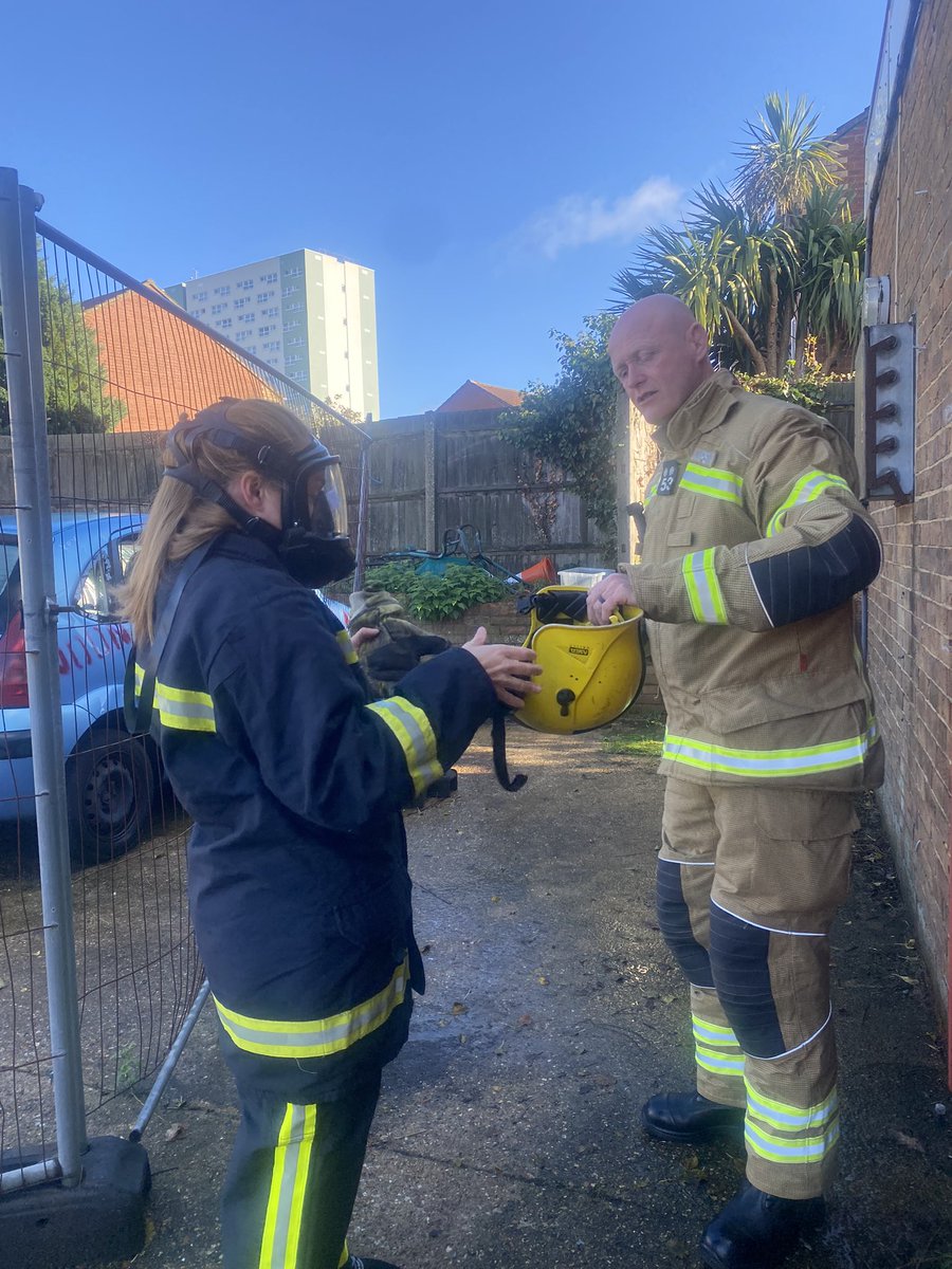 culhane_ellen's tweet photo. Recruitment open day @Redbridge53 @HantsIOW_fire today. #bestjobintheworld #communitydefenders https://t.co/uEkNJtDVaU