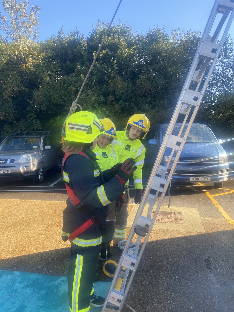culhane_ellen's tweet photo. Recruitment open day @Redbridge53 @HantsIOW_fire today. #bestjobintheworld #communitydefenders https://t.co/uEkNJtDVaU
