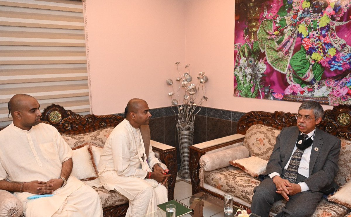 iskcon's tweet photo. High Commissioner of Bangladesh to India H.E Mr.Muhhamad Imran visited ISKCON temple in New Delhi yesterday and met with the leadership of the movement.

@bdhc_delhi https://t.co/ZSFaPJY8lj