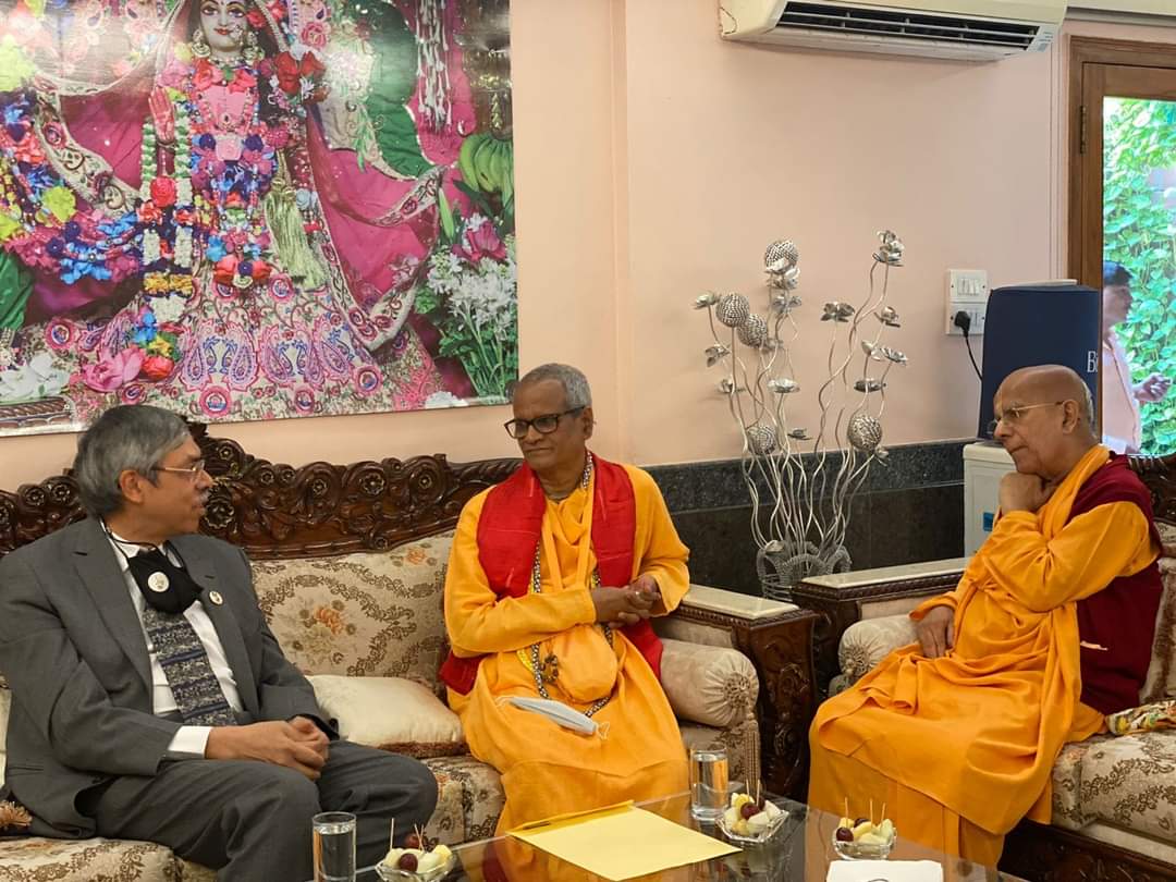 iskcon's tweet photo. High Commissioner of Bangladesh to India H.E Mr.Muhhamad Imran visited ISKCON temple in New Delhi yesterday and met with the leadership of the movement.

@bdhc_delhi https://t.co/ZSFaPJY8lj