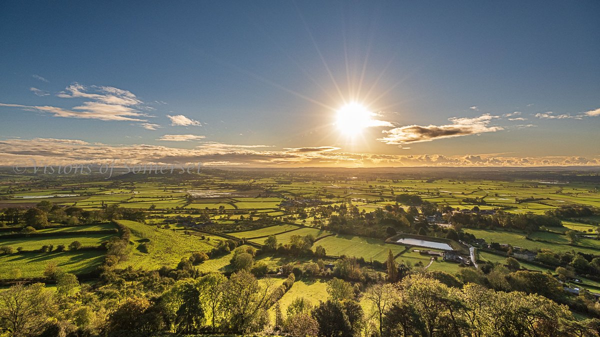 Glastomichelle's tweet image. I waited for the rain to stop and then the sun came out. Glastonbury Tor this morning, the eve of Samhain and the day of the zombie walk here in Glastonbury. #samhain #glastonburytor