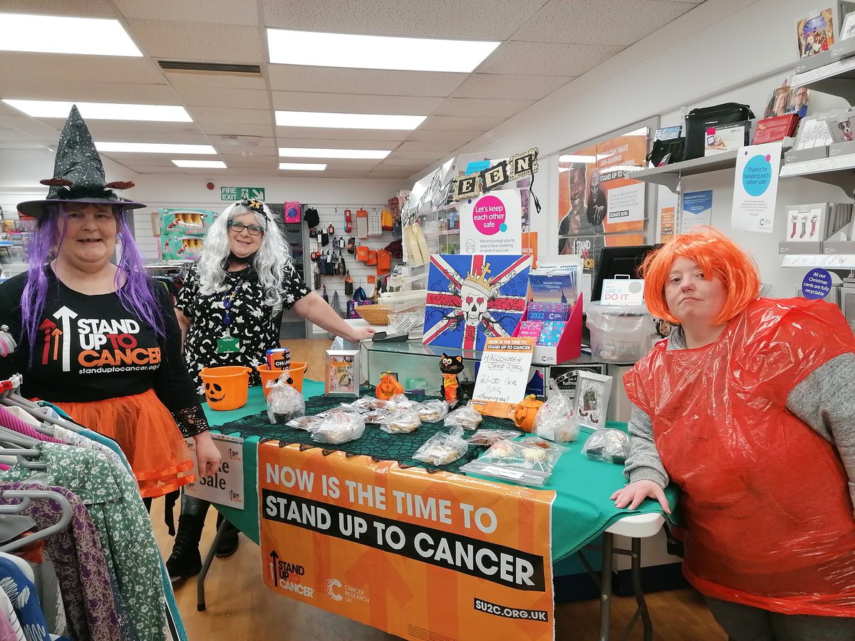 #Cakesale and #Tombola . Selling out fast. Looking lovlely @teamalnwick <a href="/sharonp7217/">Sharon Parker</a> <a href="/CRUKShops/">Cancer Research UK Shops</a> <a href="/LibbyCruk/">libby cruk alnwick n</a>