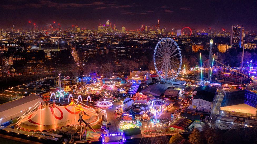 chelsroxberryx's tweet photo. Our annual London Christmas trip is all booked and I could not be moreeeee excited!!👩🏼‍❤️‍👨🏼❤️🎄 https://t.co/2TEMk5GdNh