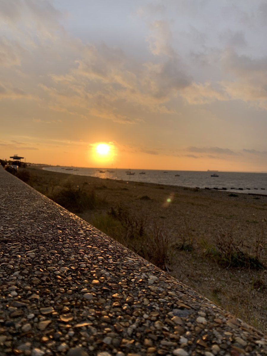 𝚈𝚎𝚜𝚝𝚎𝚛𝚍𝚊𝚢’𝚜 𝚜𝚞𝚗𝚛𝚒𝚜𝚎 😍 

#thorpebay #southend #southendonsea