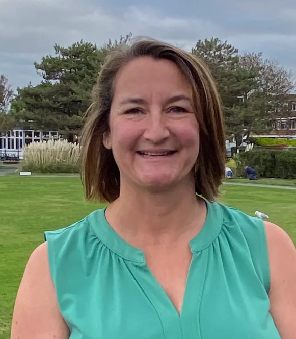 Proud to announce hard working campaigner and long-time resident <a href="/SonyaMallin/">Sonya Mallin @ Worthing Green Party</a> as Worthing's <a href="/TheGreenParty/">The Green Party</a> candidate for the #marinebyelection #SonyaGreenMarine  #Worthing  thread: 1/5