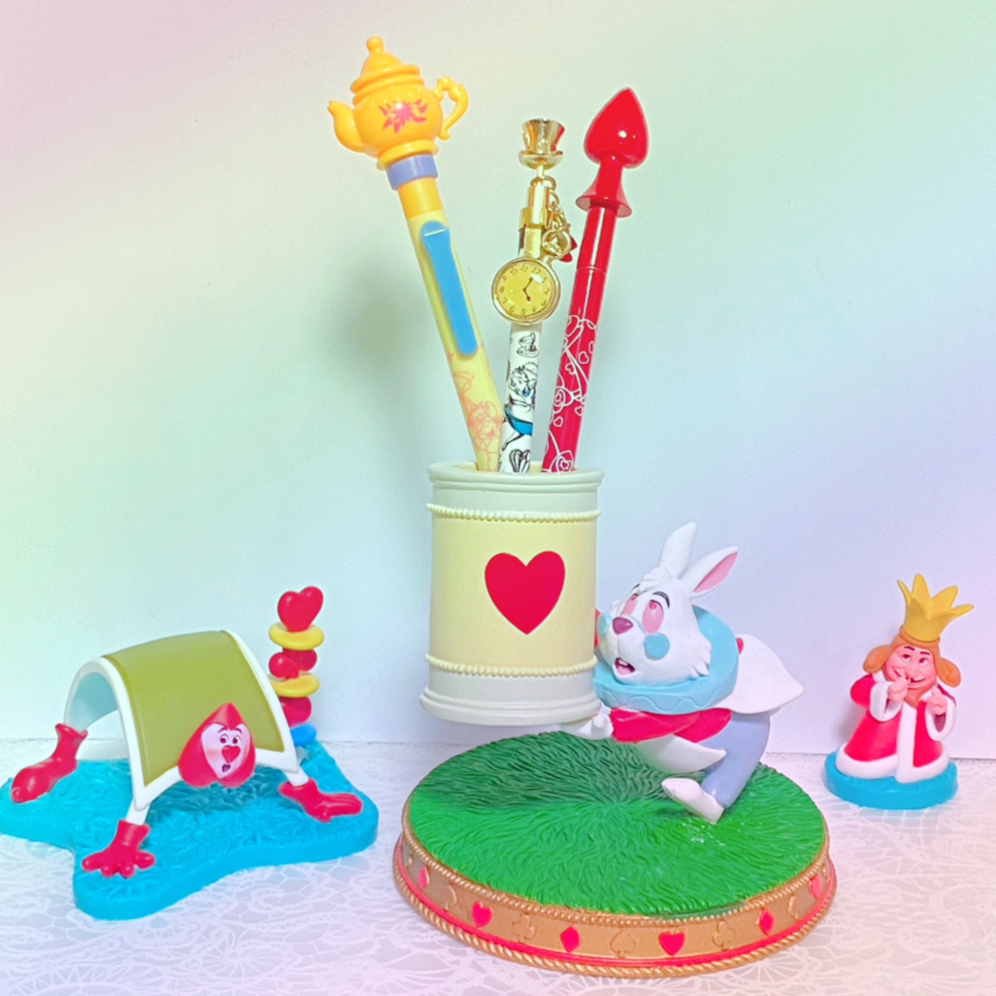 チェルシー Alice In Wonderland 70 ディズニーストアのアリス70周年グッズ第2弾 白うさぎのペンスタンド 半額になったので購入 どこから見ても可愛い ディズニーストア ショップディズニー T Co Ibuhesu46f Twitter チェルシー Alice In Wonderland 70 ディズニーストアのアリス70周年グッズ第2弾 白うさぎのペンスタンド 半額になったので購入 どこから見ても可愛い ディズニーストア ショップディズニー T Co Ibuhesu46f Twitter