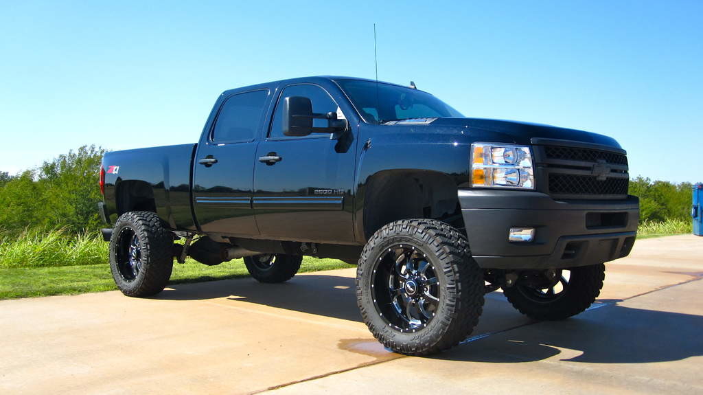 UrbsGarage's tweet photo. We sell, install and service lift kits on all trucks. We offer brands like Rough Country, Rancho, JKS and more. Stop in or call today for a free quote. https://t.co/ZjZjnEDkOm https://t.co/QZqLoRj9bT