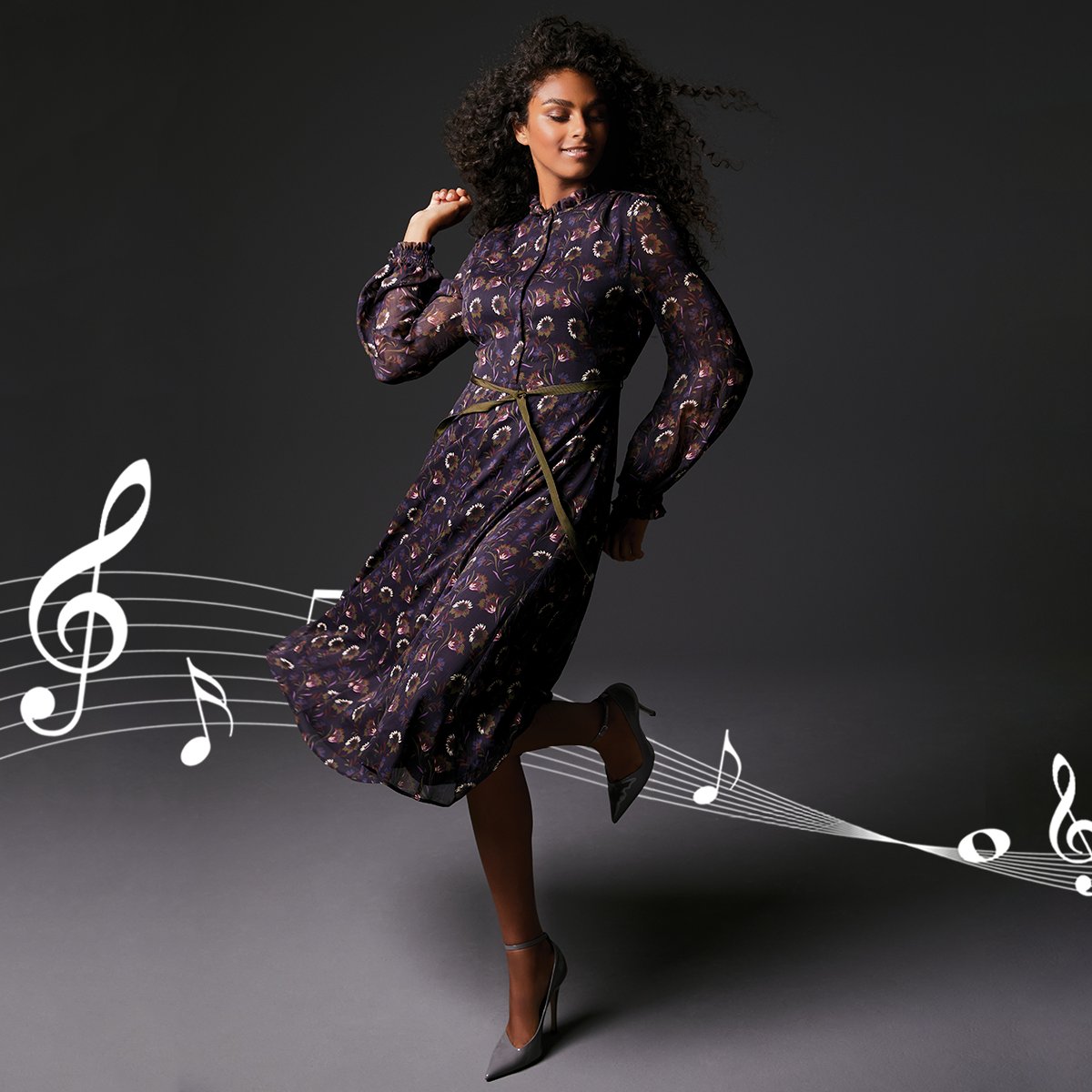 Muoviti al ritmo della nostra playlist Musica Mirò con gli abiti midi stampati. Scoprili insieme al resto della collezione Autunno/Inverno 2021 sul nostro store online o nella tua boutique preferita.⁣

#elenamiro⁣