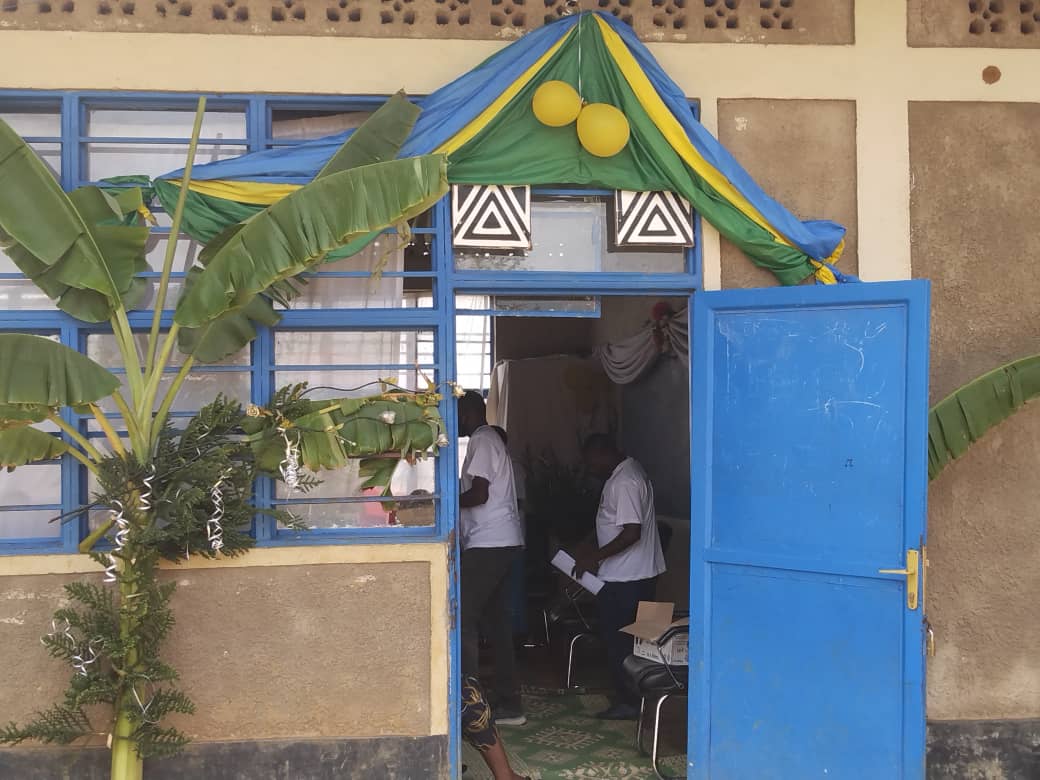 SectorKigali1's tweet photo. Muri @SectorKigali1 abagize inteko itora bari mu matora ku rwego rw'utugari.Haratorwa komite  nyobozi z'inama z'igihugu,Abajyanama baturuka mu byiciro byihariye,30% by'abagore bajya muri njyanama,Umujyanama uzahagararira Akagari muri njyanama y'umurenge
@Nyarugenge 
@CityofKigali https://t.co/EGZz1fn7au