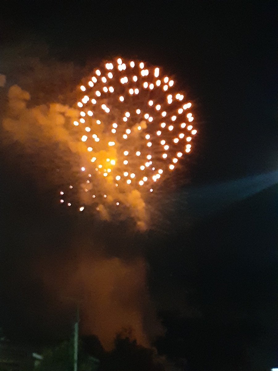 P27397061's tweet photo. 仕事帰りに期日前投票済ませたら突然の花火！ https://t.co/lre3S8ofSV