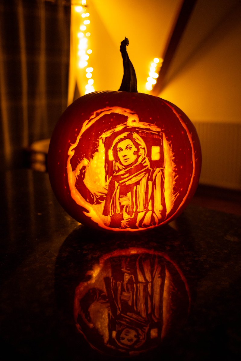 RosieRockets_'s tweet photo. Who’s excited for tomorrow?! Me, I am excited! @bbcdoctorwho #doctorwhoflux #pumpkincarving #wholloween #myhousesmellslikepumpkin https://t.co/JHrVWABHXU