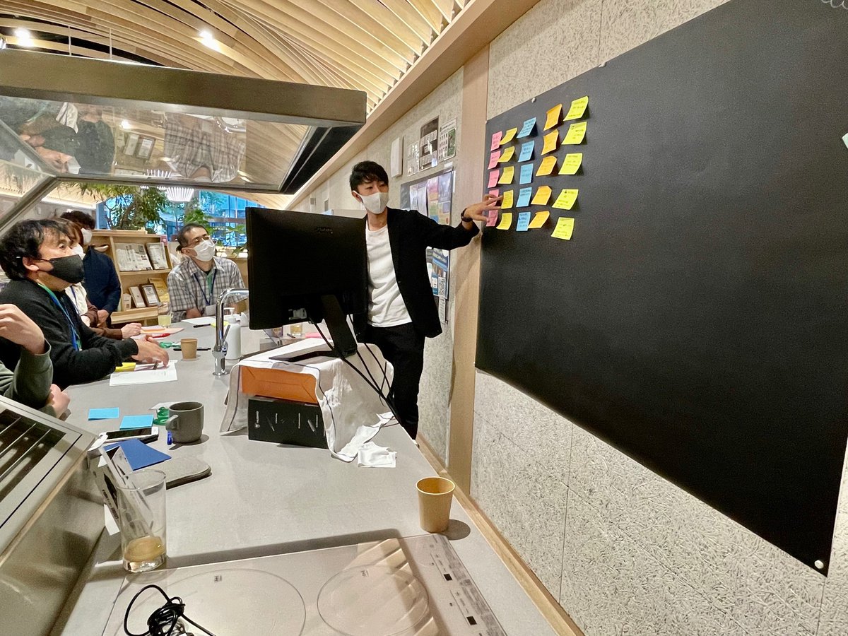 onthe_umeda's tweet photo. 本日はブランドの起点は「らしさ」から〜ブランディングワークショップ（自分らしさ構築編)
新さんに登壇していただきました😊

一人一人が集中して自分と見つめ合う2時間となりました。
最後には第三者目線で他の参加者のキャッチコピーをつける場面があり、個性的なブランドが完成しました！ https://t.co/0loqR0mCxI