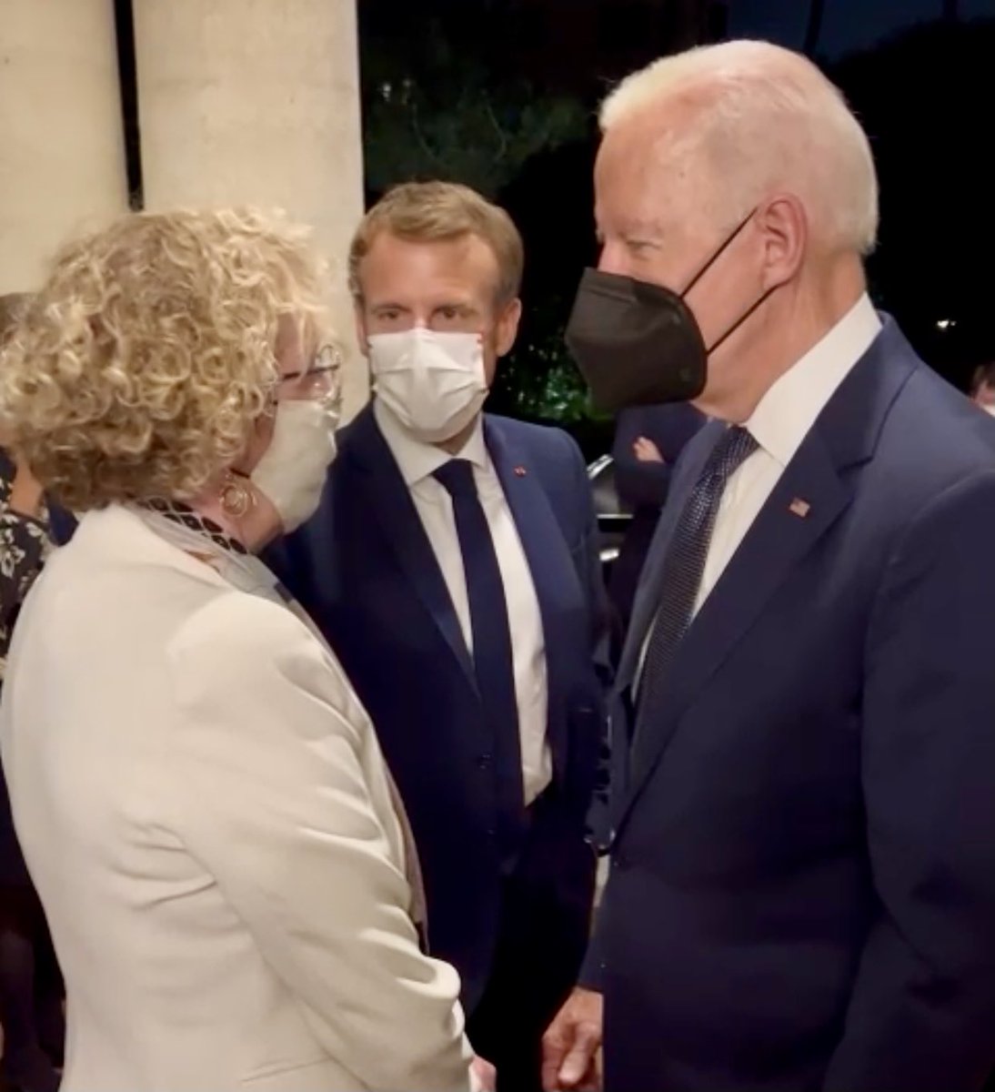 murielpenicaud's tweet photo. Merci à ⁦@EmmanuelMacron pour son plein soutien à ma candidature au nom de la 🇫🇷 au poste de DG du BIT⁦⁦⁦, l’Organisation Internationale du Travail. Échange positif avec ⁦@POTUS⁩ au ⁦@g20org⁩ ⁦⁦@OITinfo⁩ ⁦@Elysee⁩ https://t.co/BJVMpyzEqy