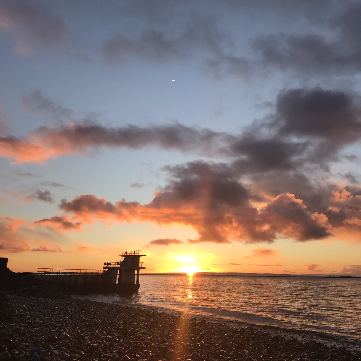 MsSuzanneMeade's tweet photo. Saturday Sunrise in #galway https://t.co/jUpaVHEiFE