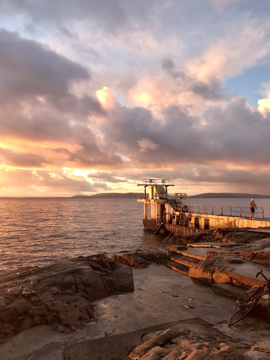MsSuzanneMeade's tweet photo. Saturday Sunrise in #galway https://t.co/jUpaVHEiFE