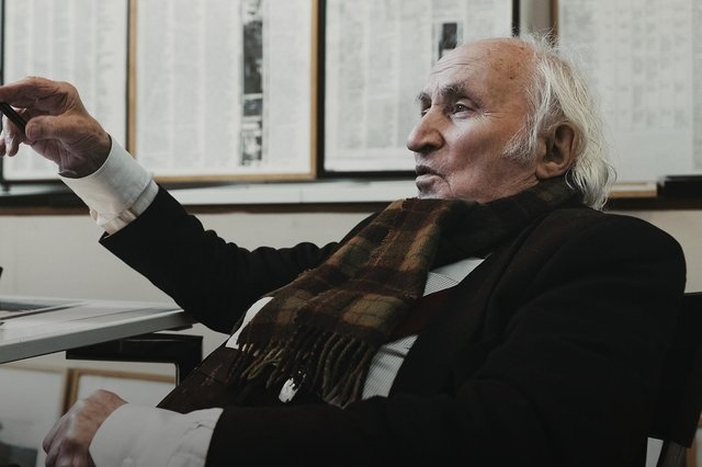 Macrobert's tweet photo. Richard Demarco CBE is the iconic art promoter who brought the biggest names to the Edinburgh Festival, but at 91 is now in a race against time to save his incredible archive.
Rico: The Richard Demarco Story // 3pm today
https://t.co/w3BP2v1TLV
#CSDF2021 https://t.co/gil61fPYRU
