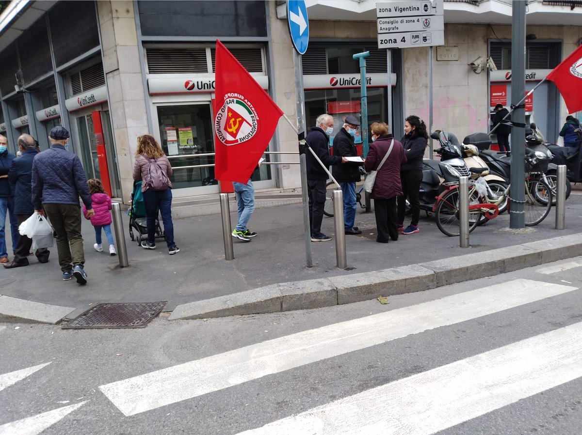 partito_4's tweet photo. Volantinaggio stamattina al mercato di via Oglio contro l'aumento delle bollette di #gas ed #energia #basta rapine sui #salari, #stipendi e #pensioni! Nemmeno un centesimo di aumento per le lavoratrici, i lavoratori e i ceti popolari.
#stopaumenti https://t.co/x4Ib5C3H7d